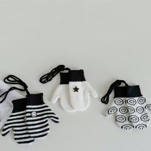 Manoplas De Punto Con Cuello Halter Para Niños Con Estrellas