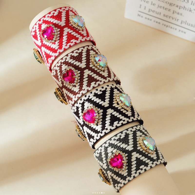 Pulsera De Borla Con Patrón De Trenza De Amor De Diamantes De Aleación