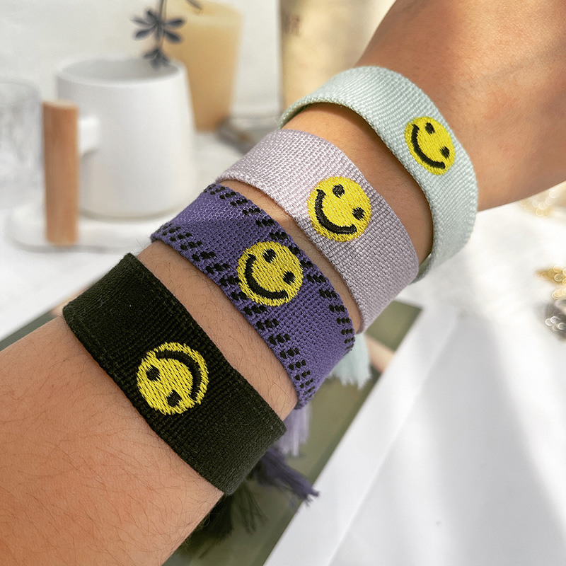 Pulsera Con Borlas Sonrientes Bordadas