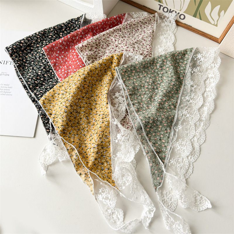 Pañuelo Triangular De Tejido Floral De Encaje