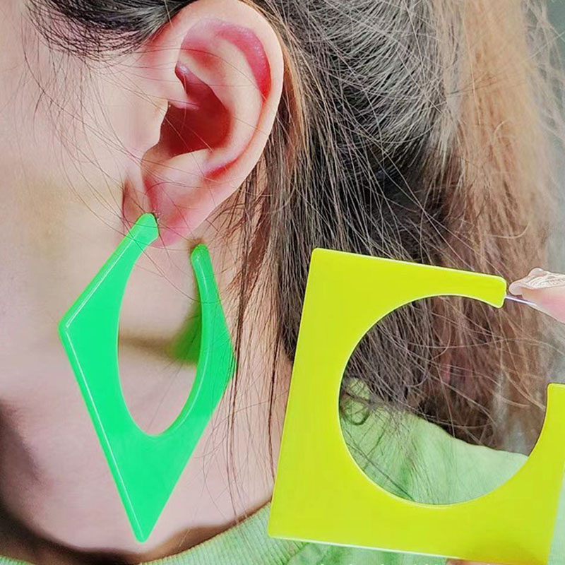 Pendientes Acrílicos Huecos Con Forma Geométrica.