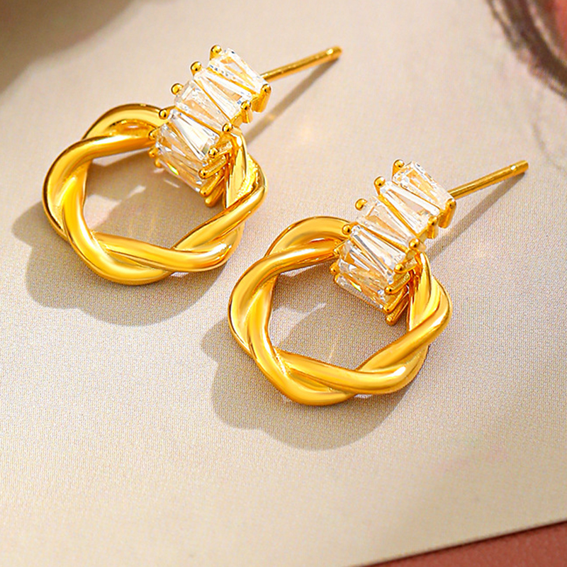 Aretes Con Forma De Corona De Diamantes En Plata