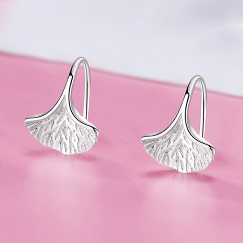 Aretes De Hoja De Ginkgo Geométricos Plateados