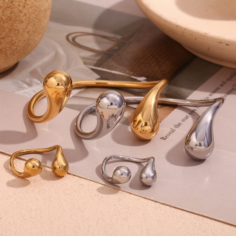 Pulsera Abierta Geométrica De Acero Bañado En Oro