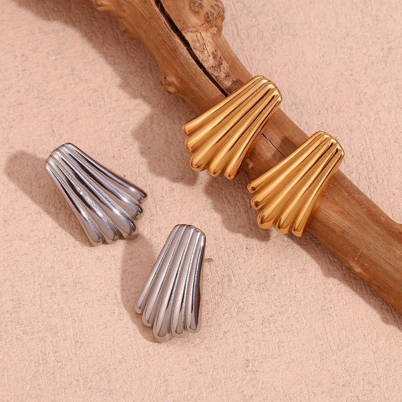 Pendientes Geométricos Con Motivo Vertical De Acero
