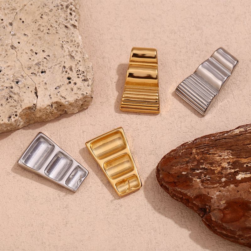 Pendientes Largos Trapecio De Acero Bañado En Oro