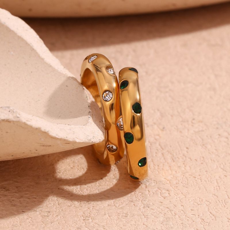 Anillo Redondo De Acero Chapado En Oro Con Diamantes