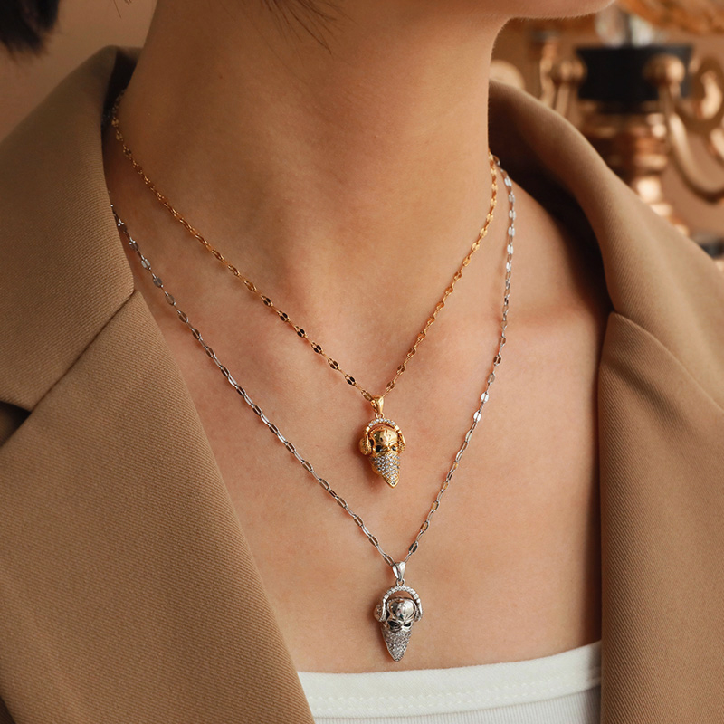 Collar Con Colgante De Auriculares De Calavera De Circonio Con Incrustaciones De Acero De Titanio