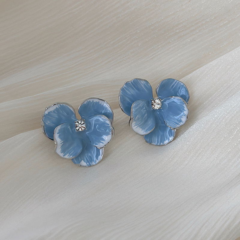Pendientes De Flores Goteando De Metal