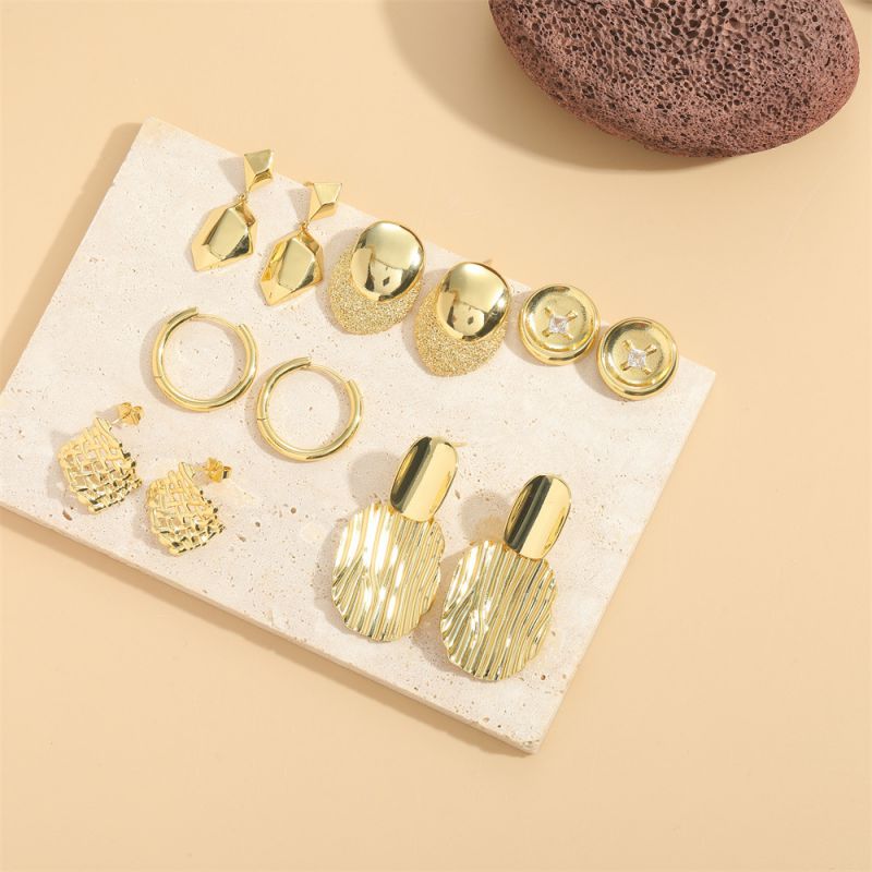 Pendientes Redondos De Diamantes De Cobre