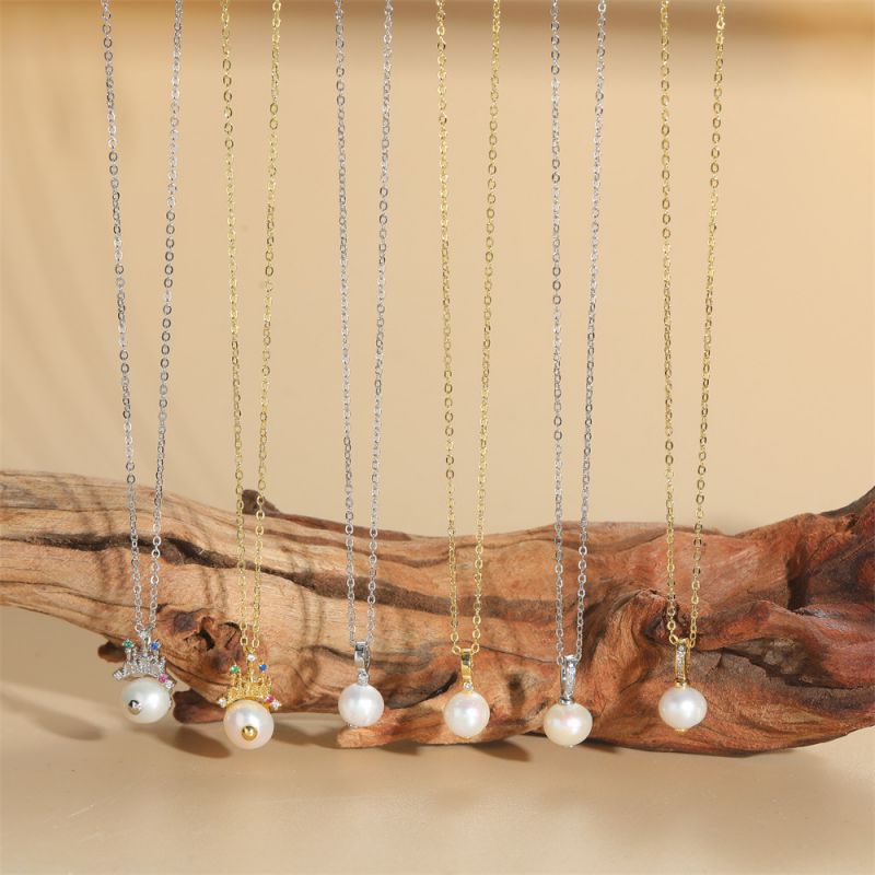 Collar De Perlas Con Corona De Diamantes Y Cobre
