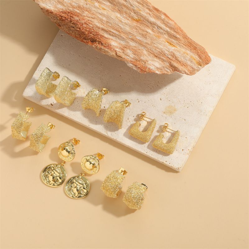 Pendientes En Forma De C De Cobre Bañado En Oro