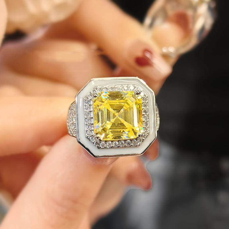 Anillo Cuadrado De Diamantes De Cobre
