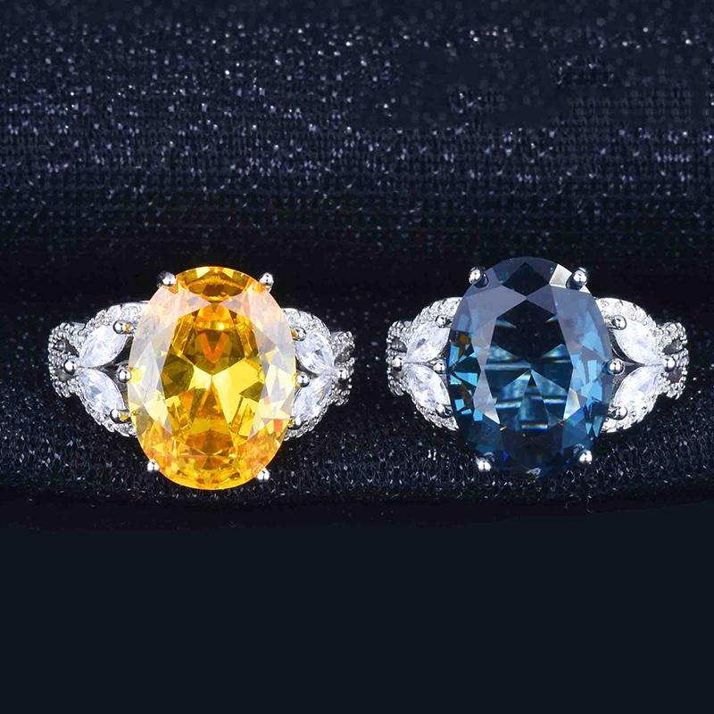 Anillo Ovalado De Cobre Y Diamantes