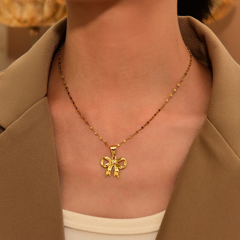 Collar Con Colgante De Lazo De Acero De Titanio