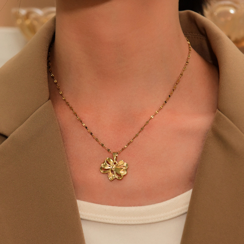 Collar Con Colgante De Lazo De Acero De Titanio