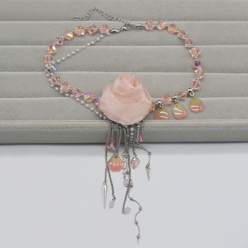 Collar De Flores Con Cuentas De Cristal Geométrico