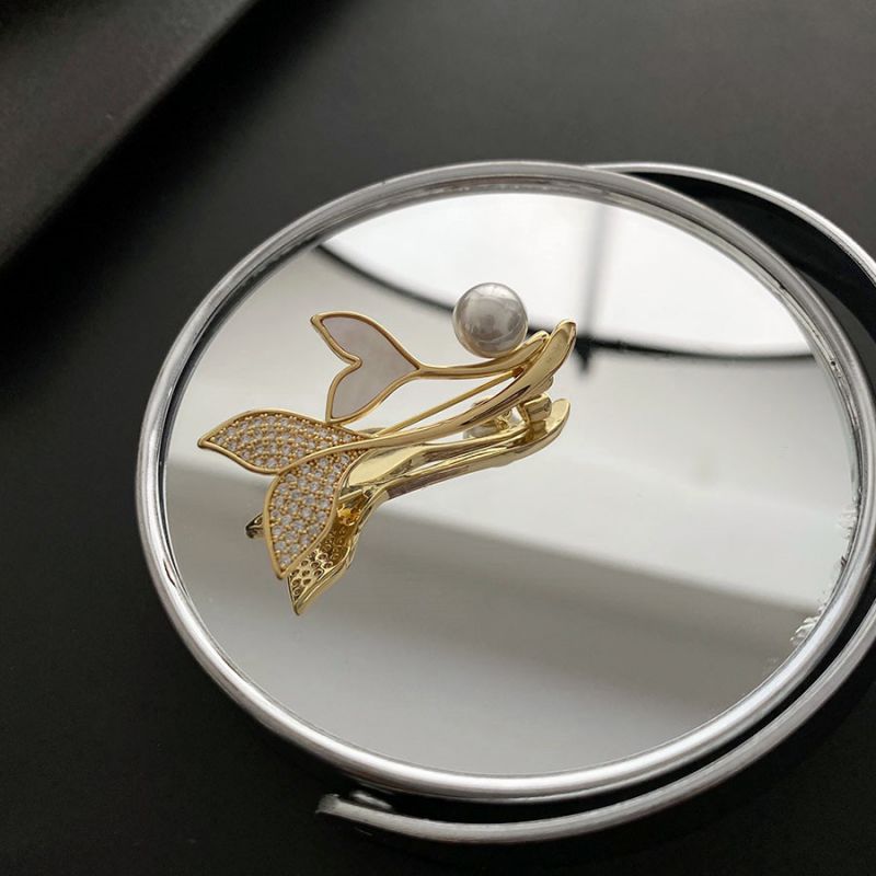 Broche Cola De Pez Con Perlas De Cobre Y Circonio