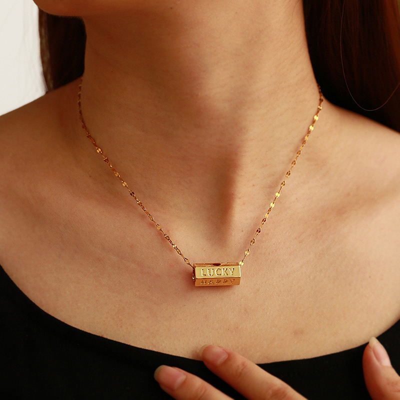 Collar De Acero De Titanio Con Columna Hexagonal Con Letra De Amor Que Gotea Aceite