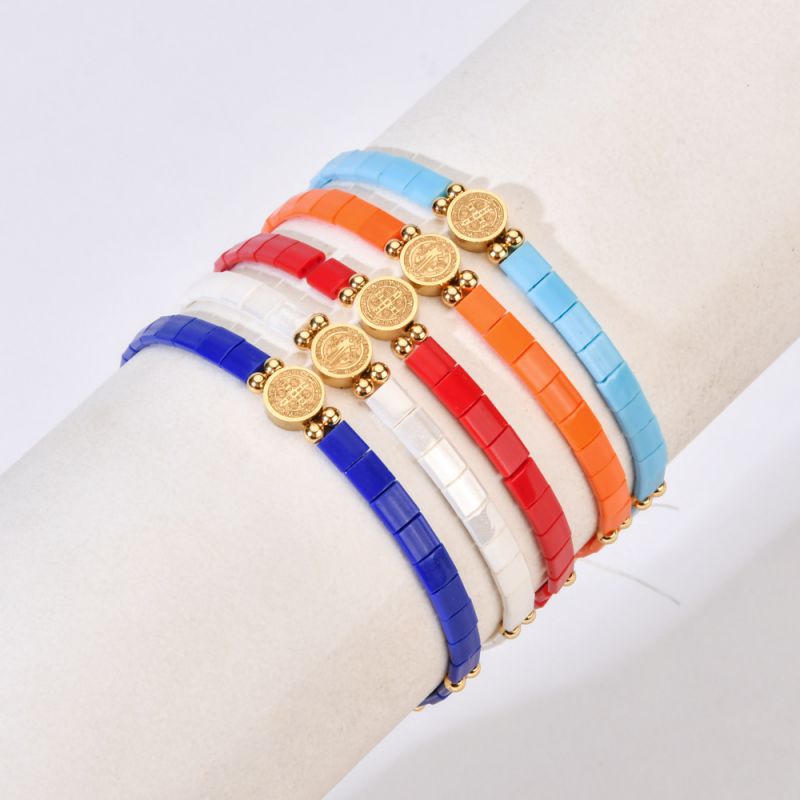 Pulsera De Cuentas Con Medallón Geométrico