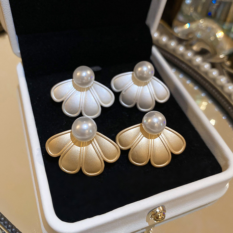 Pendientes Medio Pétalo De Perlas