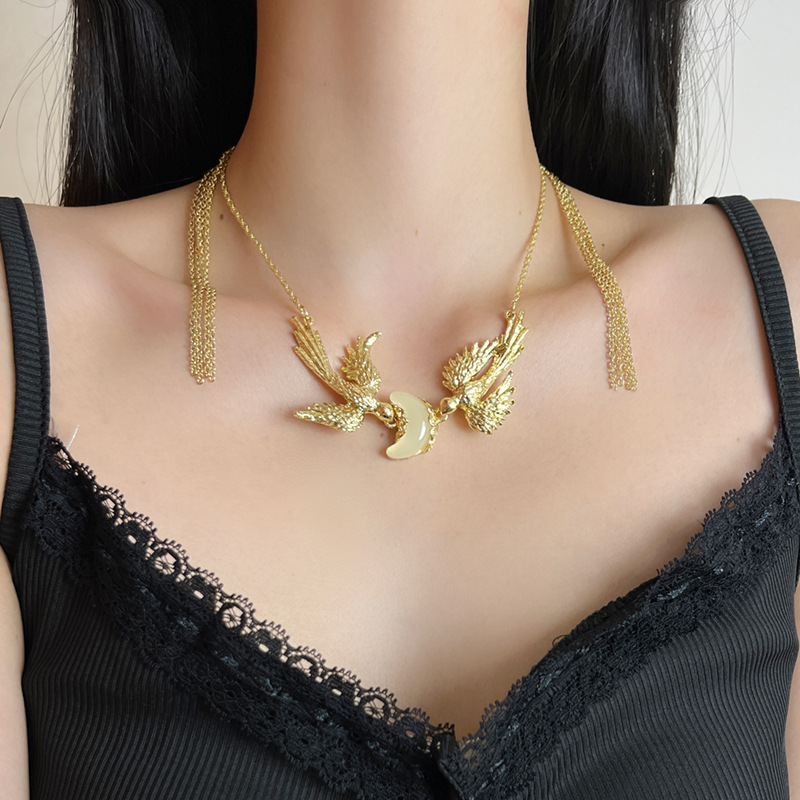 Collar Multicapa De Aleación Con Diseño Geométrico De Pájaro