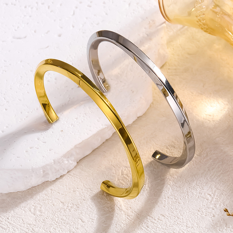Pulsera De Titanio Con Diseño Geométrico