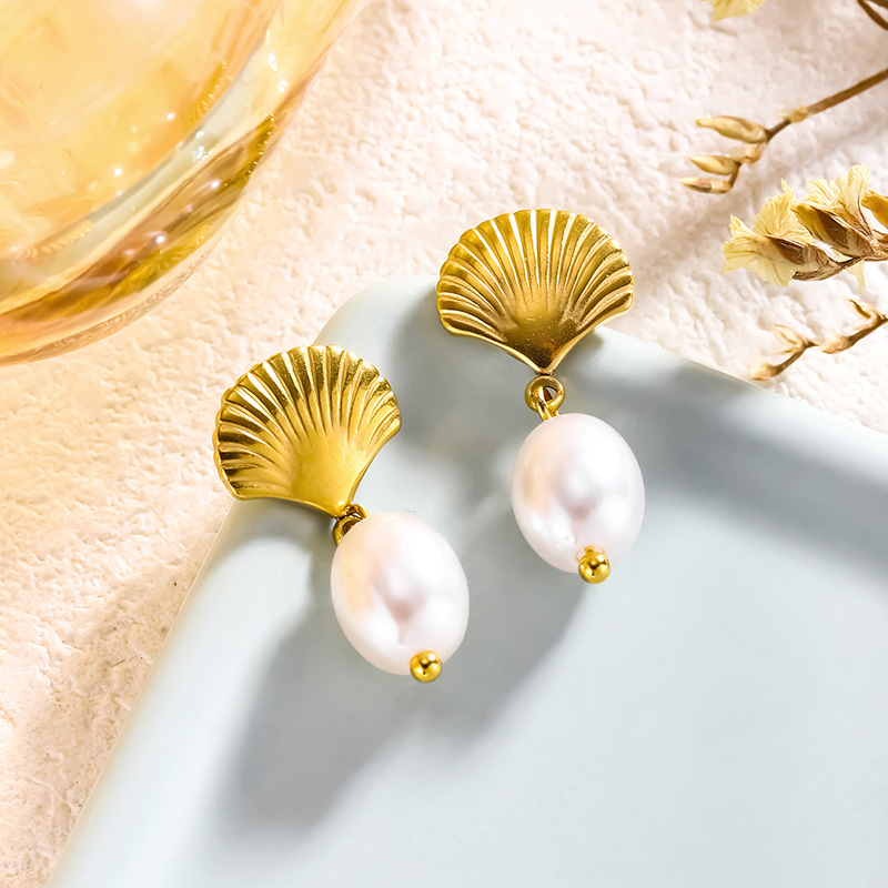 Pendientes De Acero De Titanio Con Conchas Y Perlas