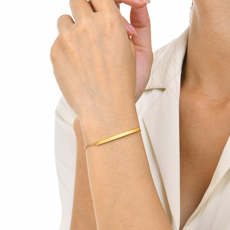 Pulsera Curva De Acero Y Titanio