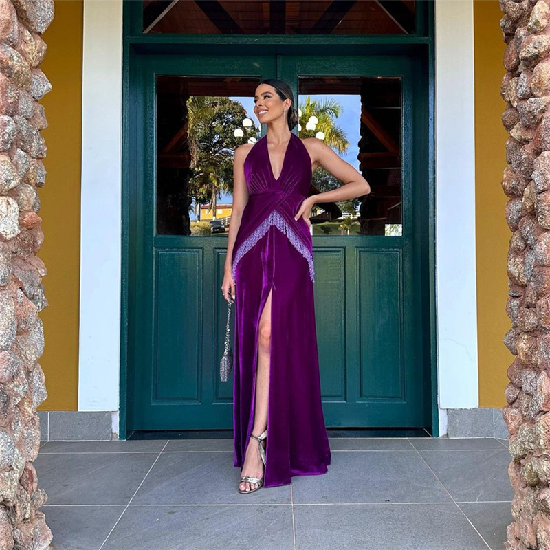Vestido Con Escote Halter Y Escote En V Con Abertura
