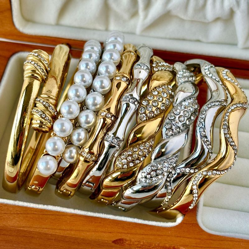 Pulsera Redonda De Acero Titanio Y Diamantes.