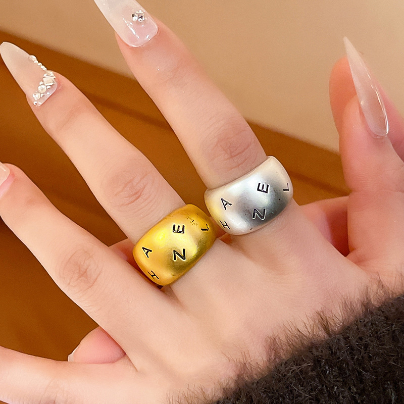 Anillo Abierto Con Letra De Cobre