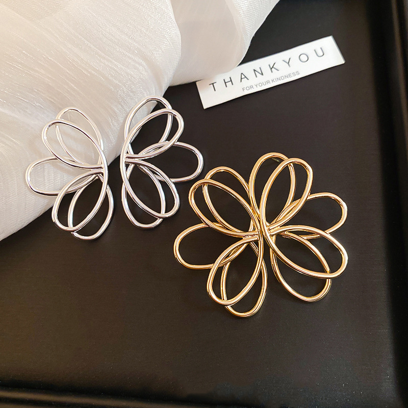 Pendientes Huecos De Flor Ovalada De Cobre