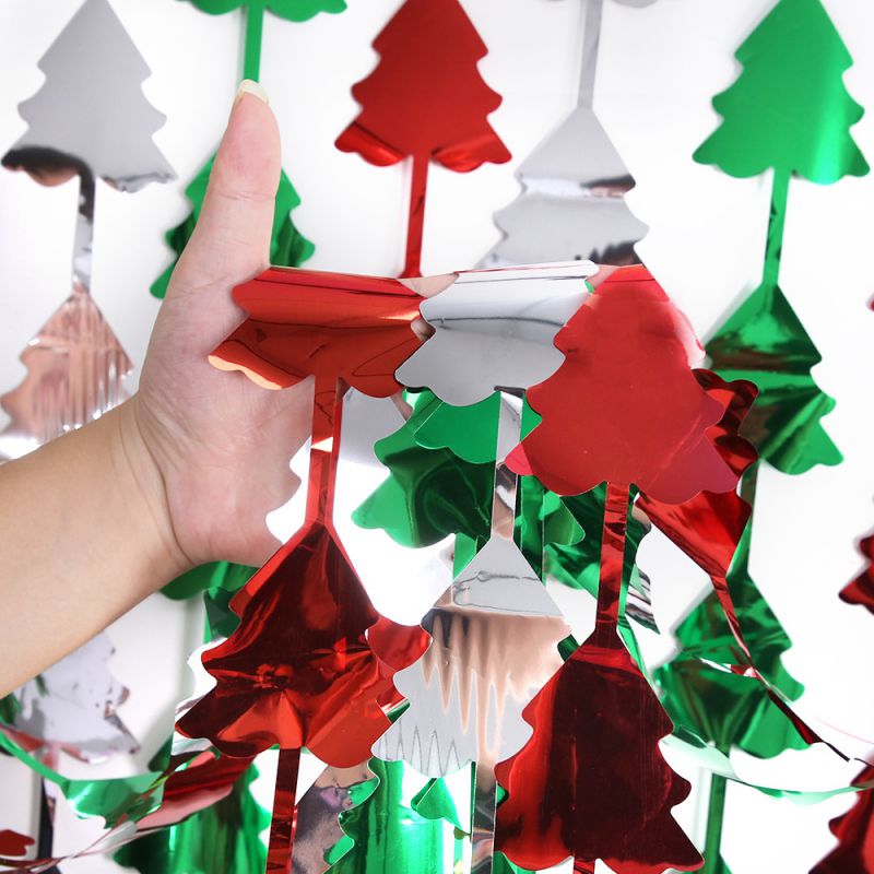 El Árbol De Navidad Pet Brilla Con Cortinas De Lluvia