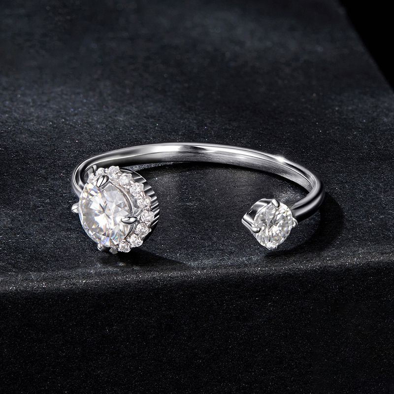 Anillo De Plata Con Diamantes Redondos