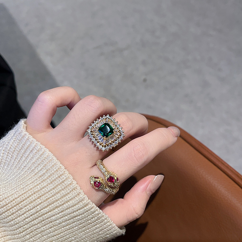 Anillo De Serpiente De Cobre Y Diamantes