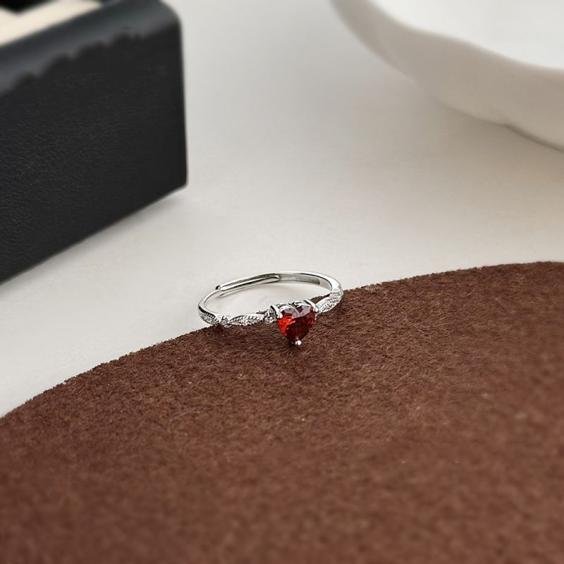 Anillo De Plata Con Corazón De Diamantes