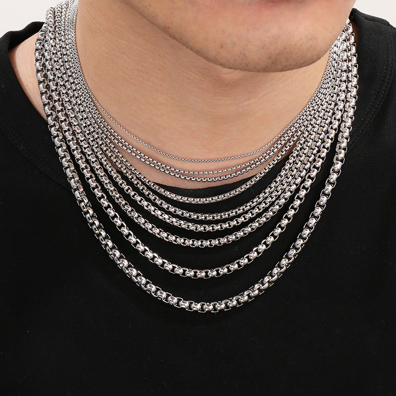 Collar De Hombre Con Cadena Geométrica De Acero Y Titanio