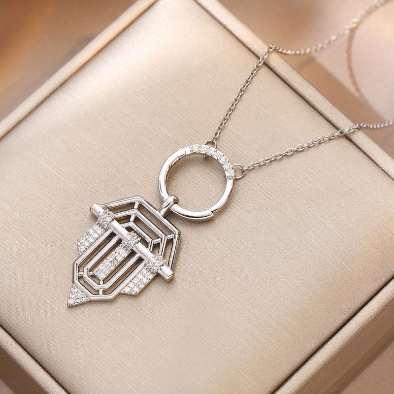Collar Con Escudo De Diamantes De Acero De Titanio Para Hombre