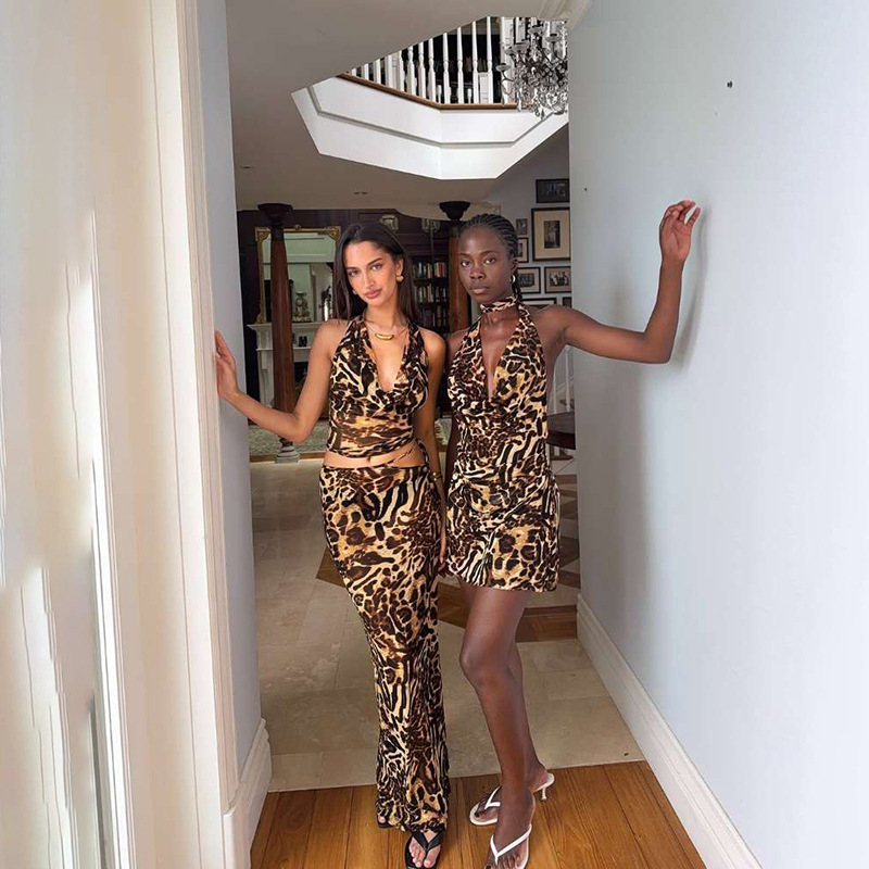 Conjunto De Chaleco Y Falda Con Estampado De Leopardo Y Cuello Halter De Poliéster