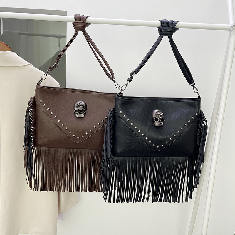 Bolso Bandolera De Pu Con Borlas Y Calaveras