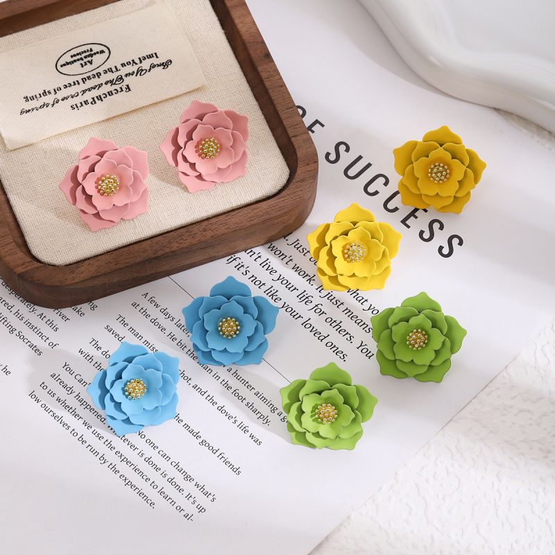 Pendientes De Flores Con Pintura En Aerosol
