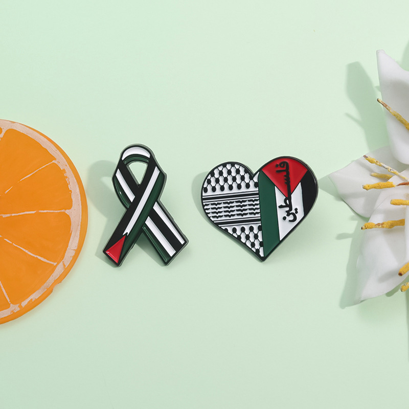 Broche De Corazón Con Bandera A Cuadros De Aleación