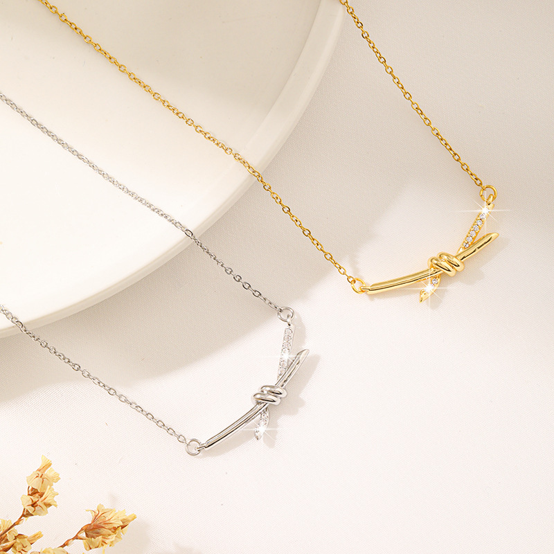 Collar Con Nudo De Diamantes De Acero De Titanio