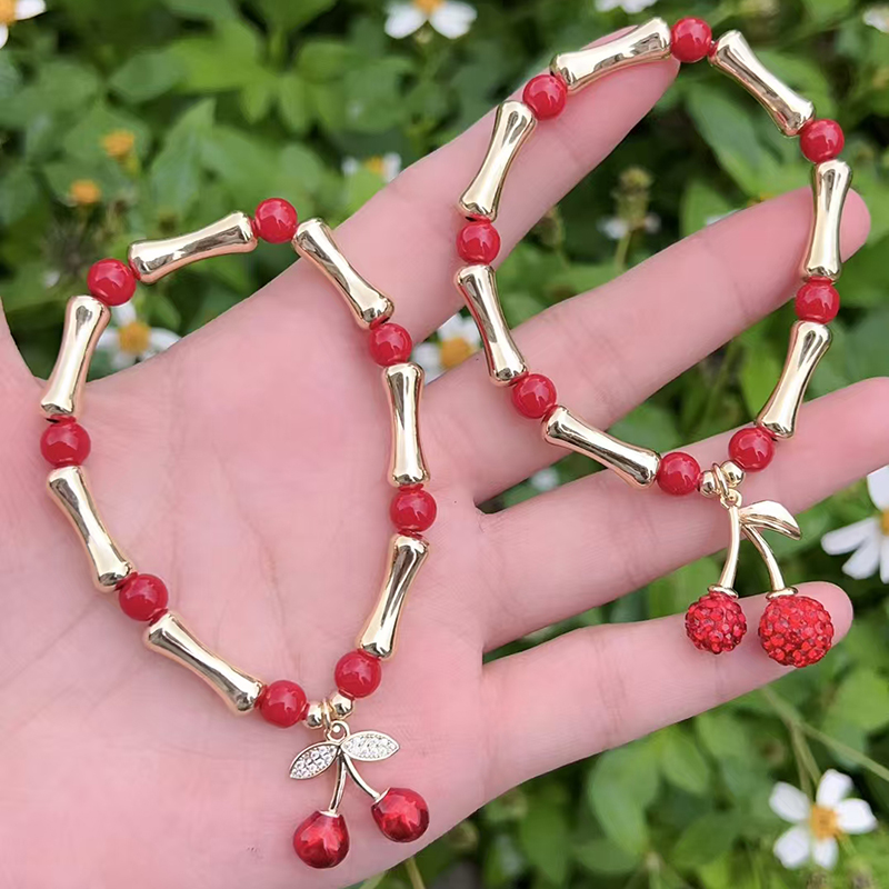 Pulsera De Cerezas Con Cuentas En Los Nudillos De Cobre Bañada En Oro