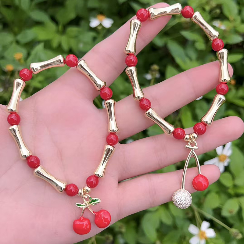 Pulsera De Cerezas Con Cuentas En Los Nudillos De Cobre Bañada En Oro