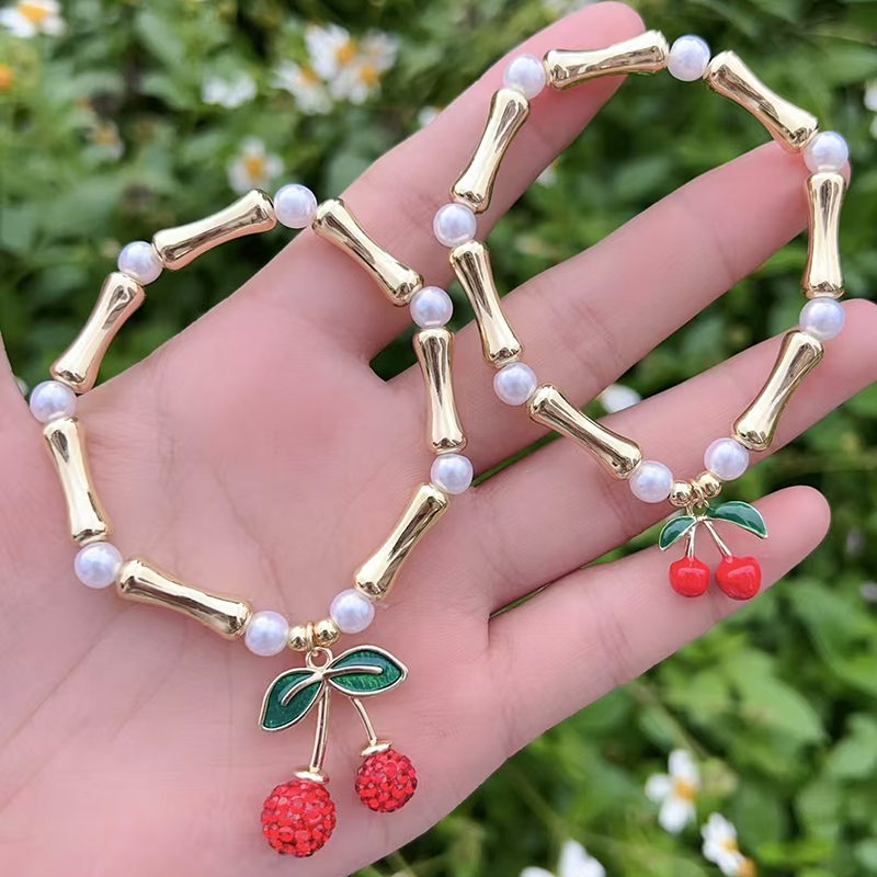 Pulsera De Cerezas Con Cuentas En Los Nudillos De Cobre Bañada En Oro