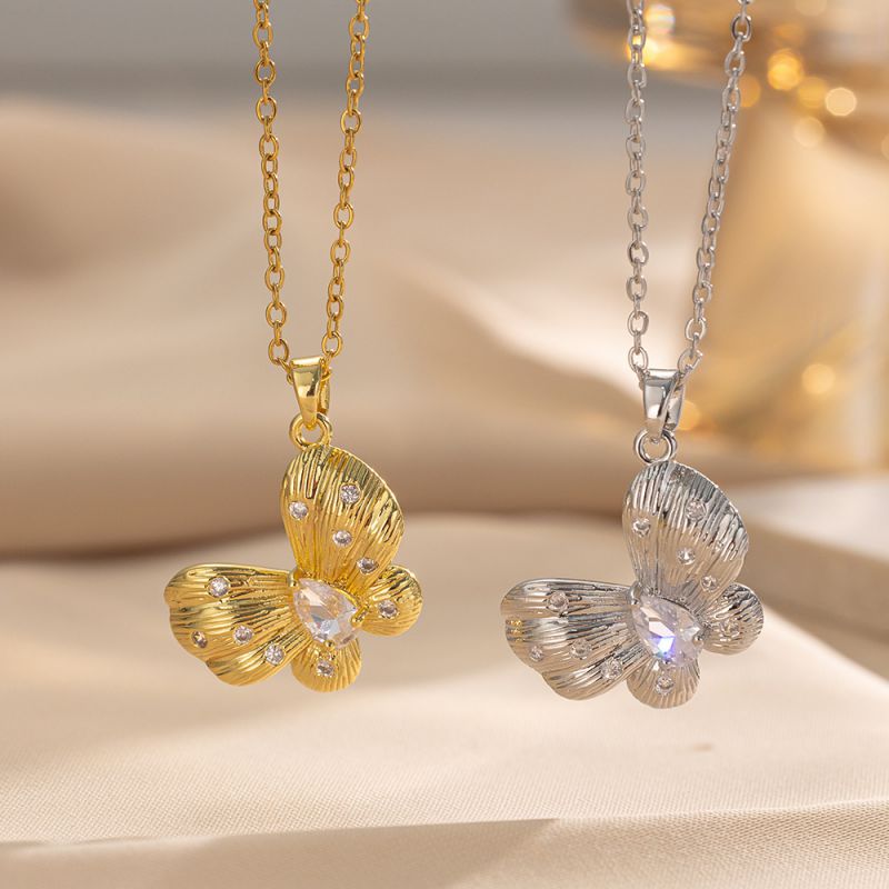Collar De Mariposa Con Diamantes De Acero De Titanio