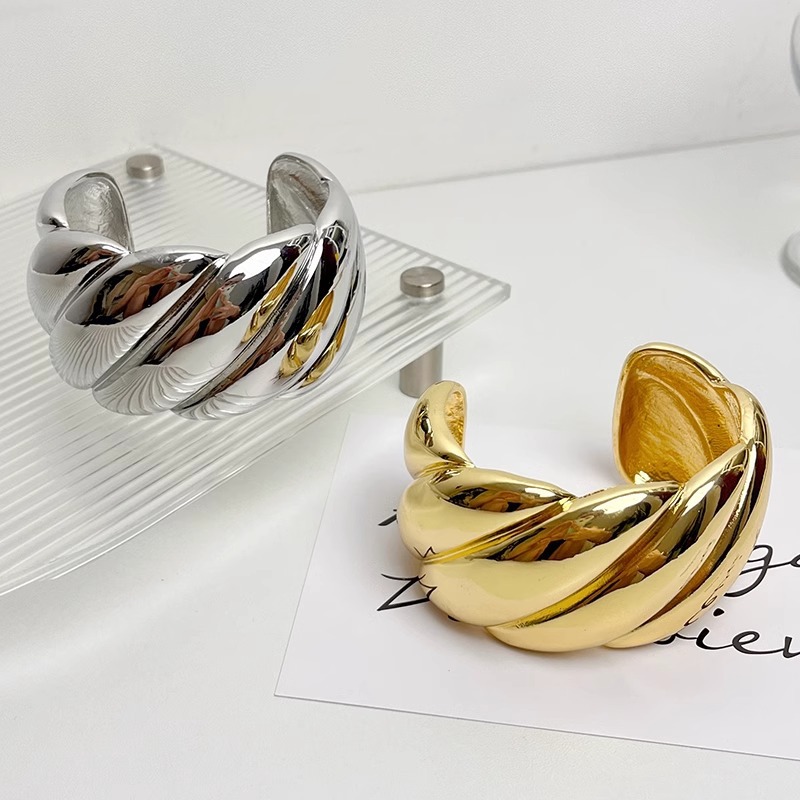 Pulsera De Metal Con Textura Irregular