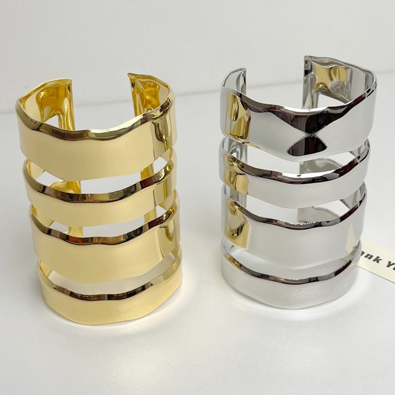 Brazalete De Metal Con Ondas